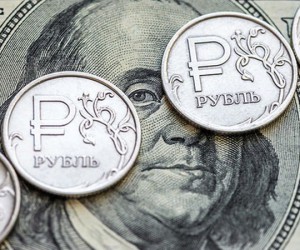 Рубль укрепился перед встречей Трампа и Путина